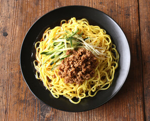 炸醤麺