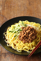 炸醤麺