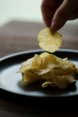 ひとつまみのポテトチップス