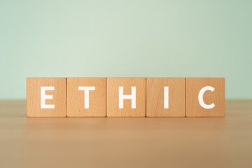 道徳・倫理のイメージ｜「ETHIC」と書かれたブロック