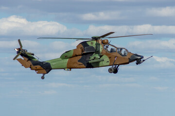 Fototapeta na wymiar Helicóptero de ataque camuflado Tigre EC-665