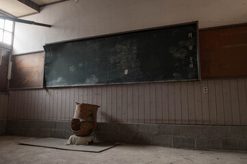廃小学校の教室跡