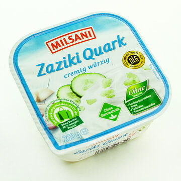 Milsani Zaziki Quark auf weissem Hintergrund