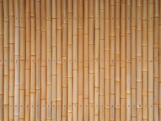 並べた竹の壁面