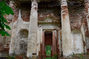 Fototapeta na wymiar ruined temple