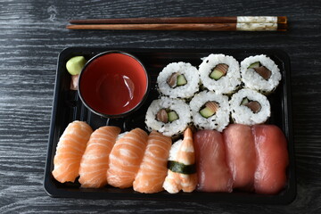 plateaux de sushis maison