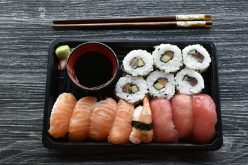 plateaux de sushis maison