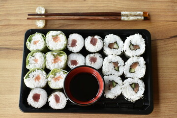 plateaux de sushis maison