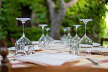 Tavola apparecchiata