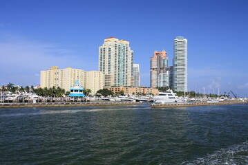 Fototapeta na wymiar downtown Miami landscape, many buildings