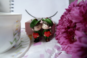 A love doll with the sweet scent of pink flowers and coffee conveys a smile of happiness in the morning.