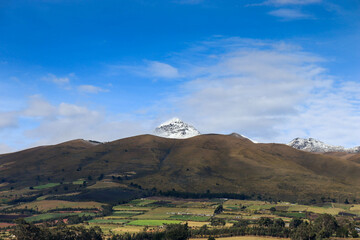 Paisaje del volcán corazón en la provicia de Pichincha en Ecuador despues de una fuerte nevada 