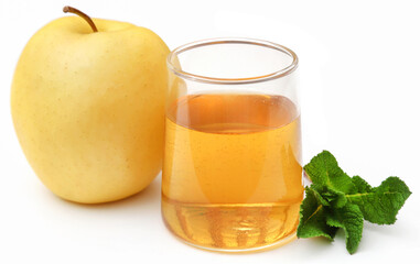 Apple cider vinegar with fresh fruit