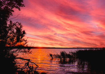 Fototapeta na wymiar Wilson Lake Sunrise