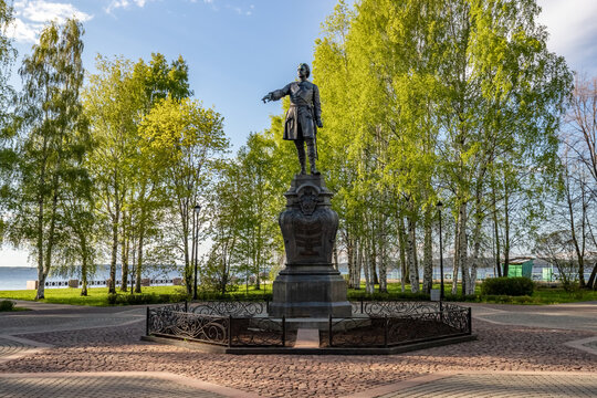 Monument to Peter the Great in Petrozavodsk.