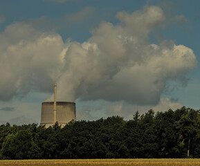 Nuclear power plant cooling tower