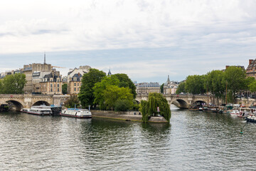 Vue sur l'île de la Cité et le Pont Neuf depuis le Pont des Arts à Paris