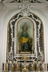 Fototapeta na wymiar Ischia - Satua di San Pietro nella Chiesa dello Spirito Santo