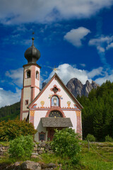 Fototapeta na wymiar Beautiful Church of St John of Nepomuk (Chiesetta di San Giovanni) in Ranui, Val di Funes, Dolomites, Italy