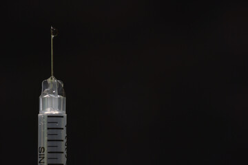 黒バックの注射器