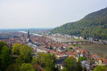 Wahrzeichen Deutschlands - wunderschöne mittelalterliche Stadt Heidelberg mit beeindruckender Burg und Brücke