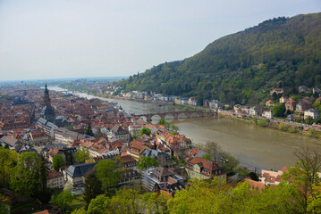 Fototapeta na wymiar Wahrzeichen Deutschlands - wunderschöne mittelalterliche Stadt Heidelberg mit beeindruckender Burg und Brücke