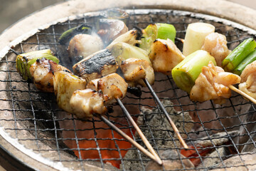 しちりんで焼く、もも肉のねぎま　焼き鳥