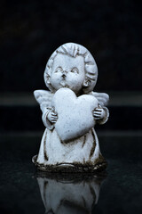 Fototapeta na wymiar Little angel holding a heart
