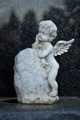 Fototapeta na wymiar Little angel figurine on the grave