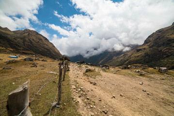 Camino inca en la ciudad de Machupicchu, Cusco, Perú.