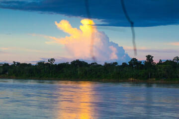 Fotografías del rio amazonas en la selva del Perú. 