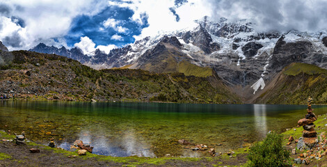 Laguna Humantay en el nevado de Salkantay en Cusco Perú. 