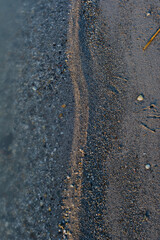 Sand an einem See
