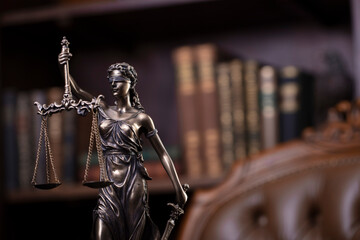 Judge office. Themis sculpture and gavel on the judge desk. Book shelf and judge chair in the background. - obrazy, fototapety, plakaty