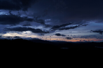 photo view of mountains and fog in thailand 