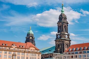 Obraz premium Herbstmarkt and Holy Cross Church bell and clock tower. Panoramic cityscape of beautiful modern Dresden. Historical, touristic and shopping center in downtown of Dresden.