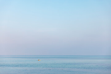 Naklejka premium Relaxing seascape with the sky and the sea of blue