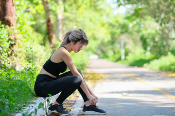 Woman doing exercise in the park. young woman works out her muscles against a natural backdrop. jogger on a nature trail working on their cardio fitness