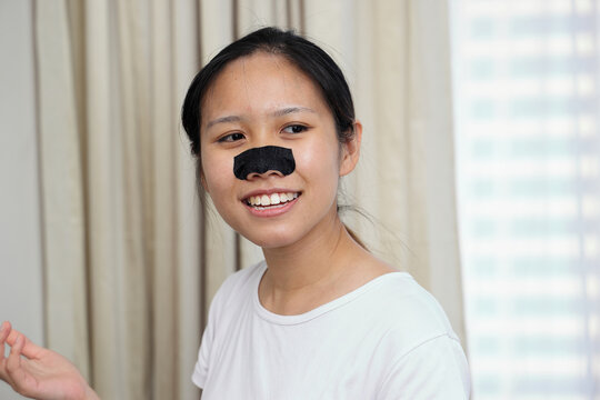 Young Asian girls sleepover pajama party blackhead remover nose patch