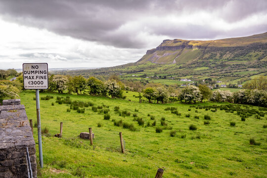 No dumping sign at the Glencar Lough view car park in the N16 in County Sligo, Ireland