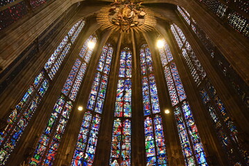 Obraz premium Choeur à vitraux de la cathédrale d'Aix-La-Chapelle. Allemagne