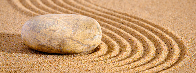 Japanischer ZEN Garten mit Yin Yang Stein in Sand