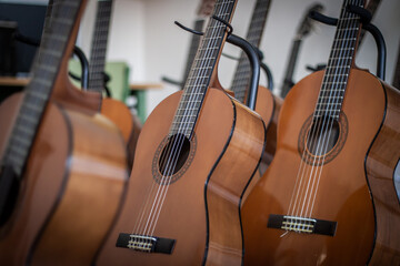 several Spanish guitars, in a course to learn to play the Spanish guitar
