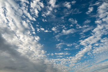 Obraz premium Blue cloudy sky with white clouds. Nature background for design purpose.