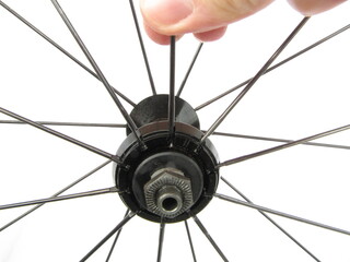 Réparation et entretien d'une roue de vélo.