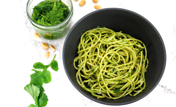 Radieschen Pasata, Radieschensalat, Lauchzwiebel, Schnittlauch, 
Salat, Salatdressing, Garten, Bio, Pfeffer, Gem&uuml;se, Dressing,
Raps&ouml;l, Essig, Senf, Garten, Gesund, Vitamine, Calcium,
Kalium, Magnesium