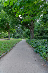 東京都千代田区日比谷にある公園の遊歩道