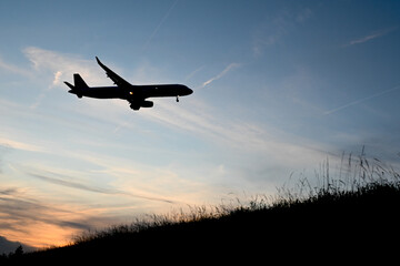 avion vol pilote vacances transport aviation ciel survol aéroport
