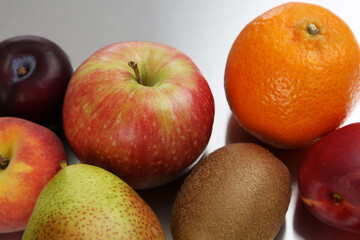 Fototapeta na wymiar verschiedene Früchte