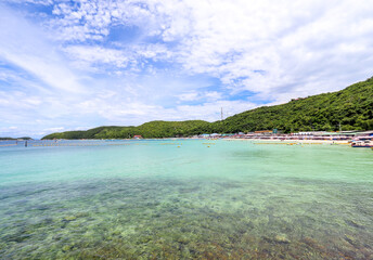 Fototapeta premium Koh Larn,Pattaya,Chonburi,Eastern Thailand on September 26,2020:Beautiful landscape of Tawaen Beach.